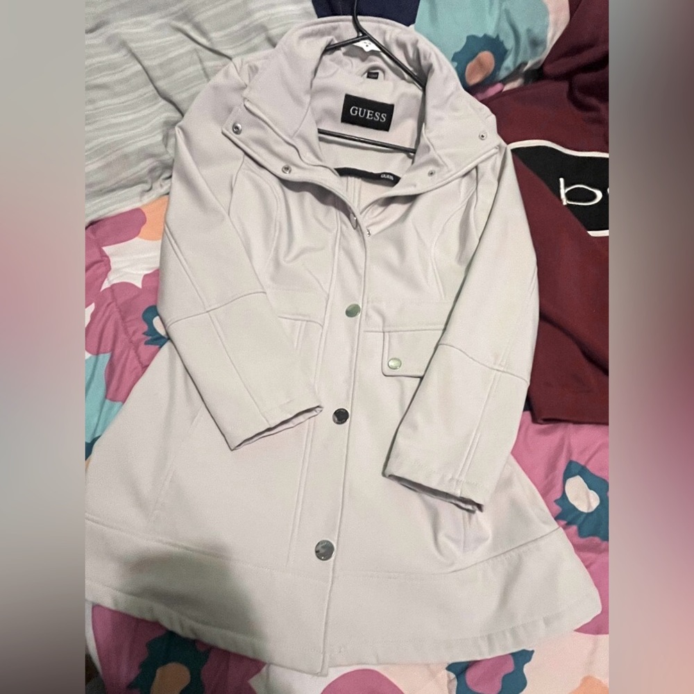 White Guess woman’s jacket